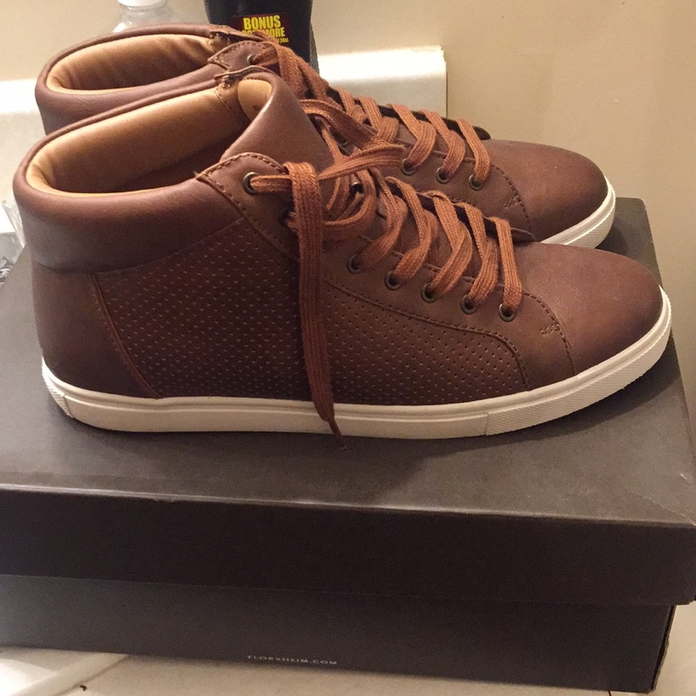 Sneakers - Picture 4 of 5